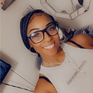 Meet your Posher, Lila